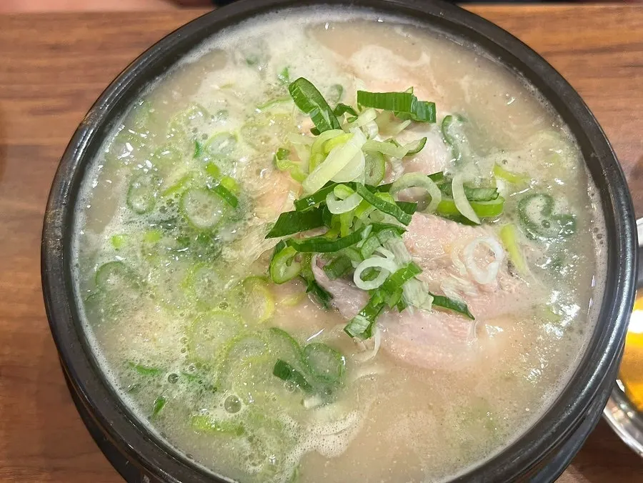 Clear chicken gomtang without perilla