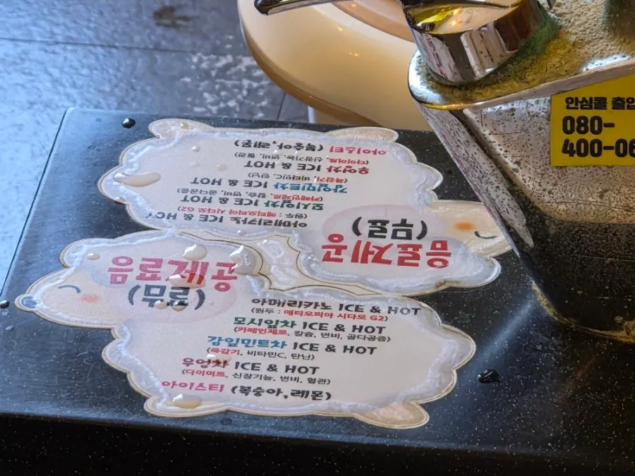 어깨에 걸쳐 사용하는 어깨 안마기
