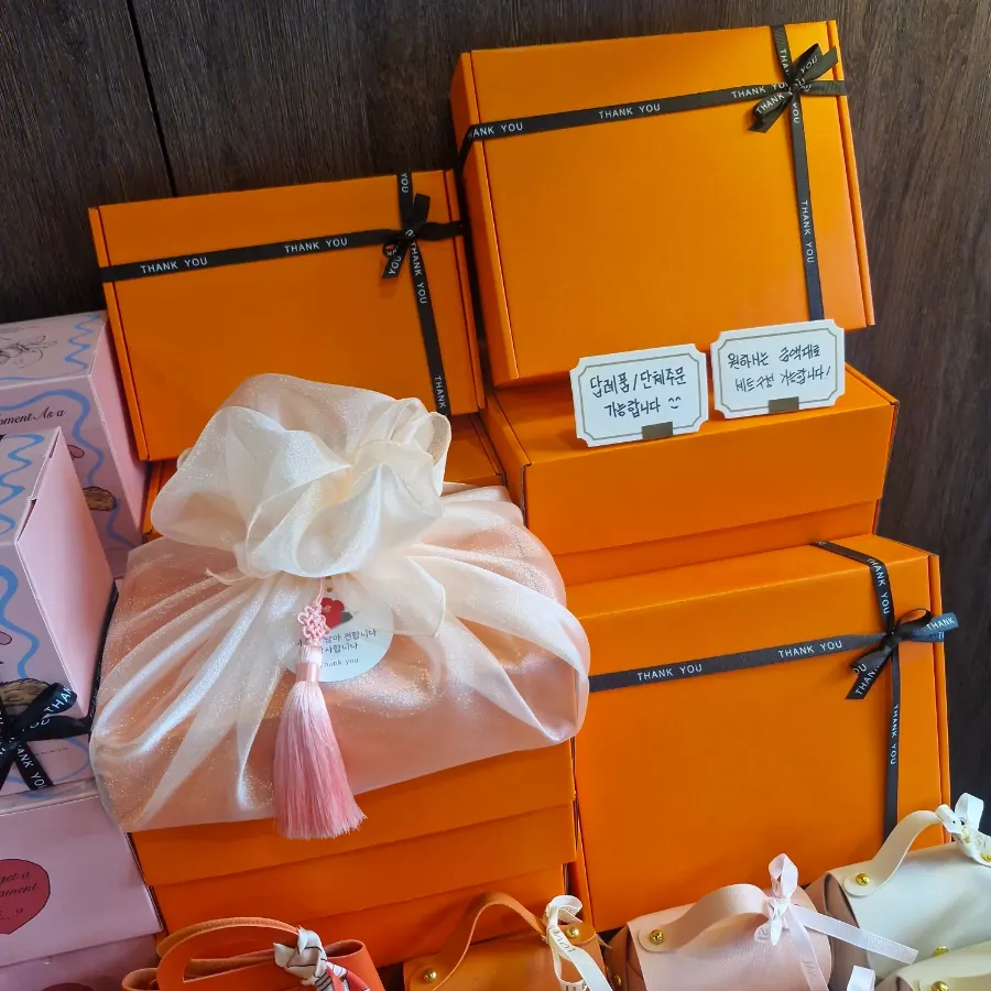 Thank-you gift set packed in an Hermès-style wrapping bag