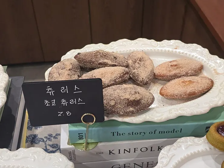 Churros financiers on display