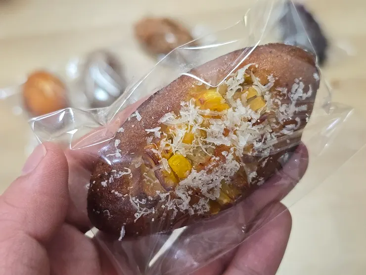 Cross-section of the corn financier