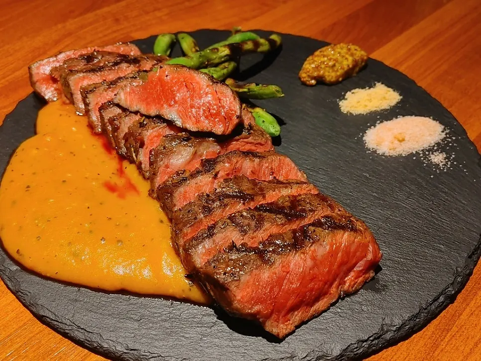 Sirloin steak with mashed potato side