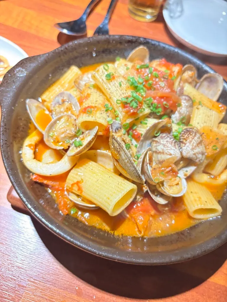 Katsu-udon pasta with clams and rigatoni