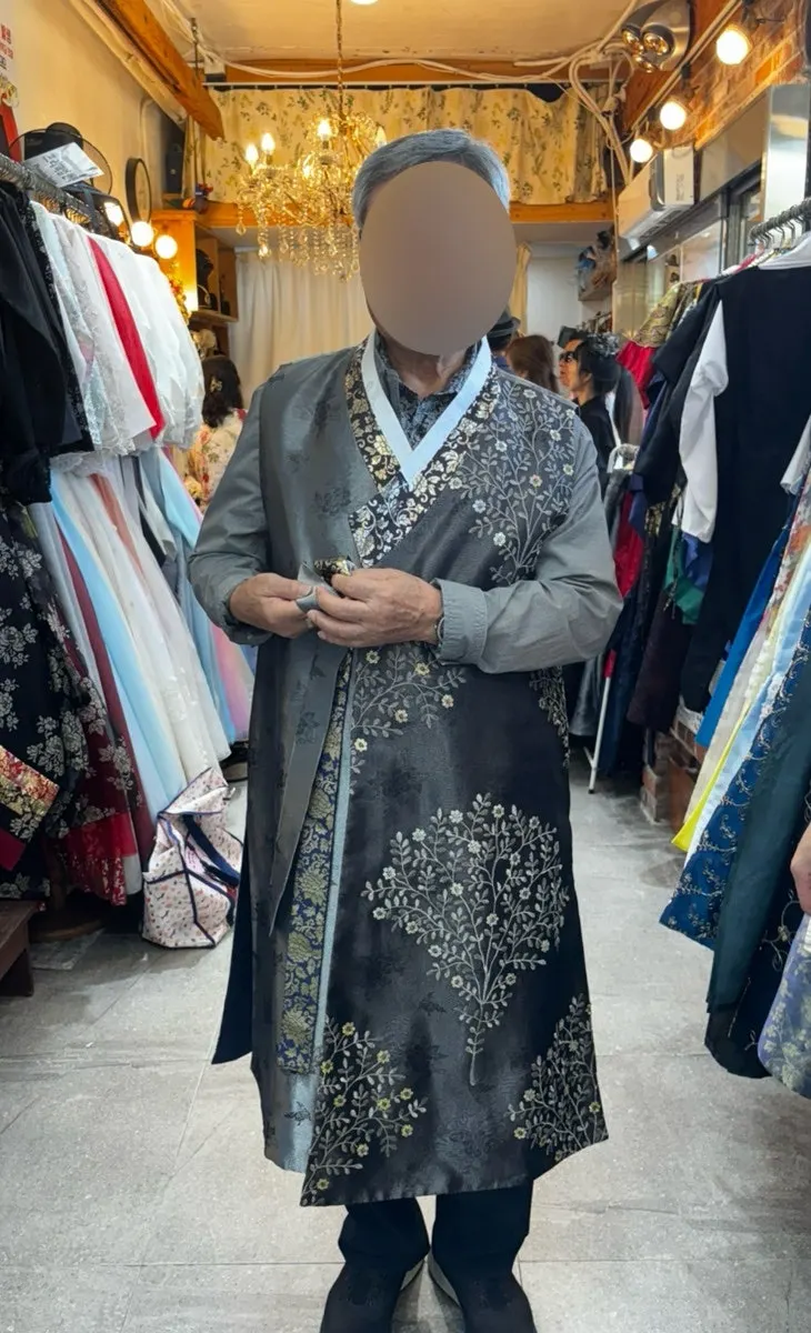 Hanbok outfit with jeogori arranged after changing