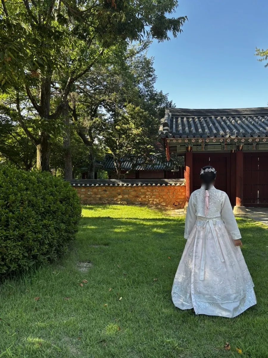 Hanbok photo under pink September blossoms