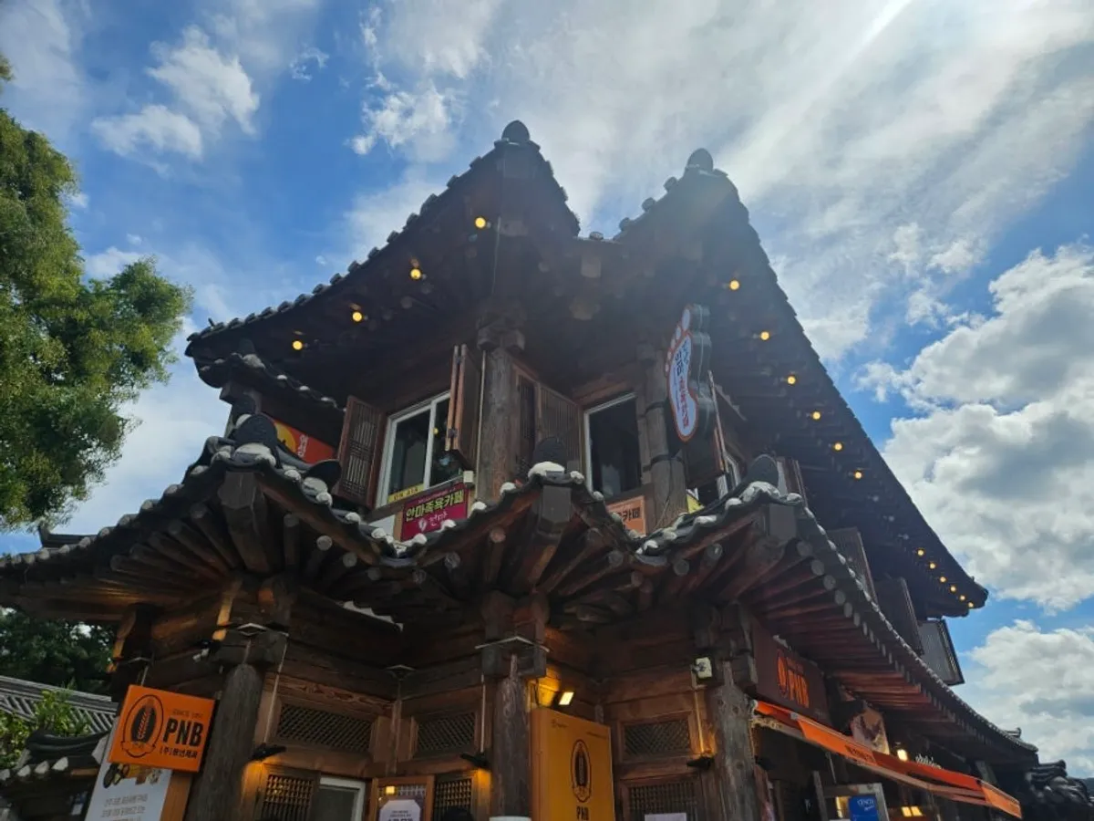 全州韓屋村・銀杏路のアンマジョッコクカフェチョンマンの外観
