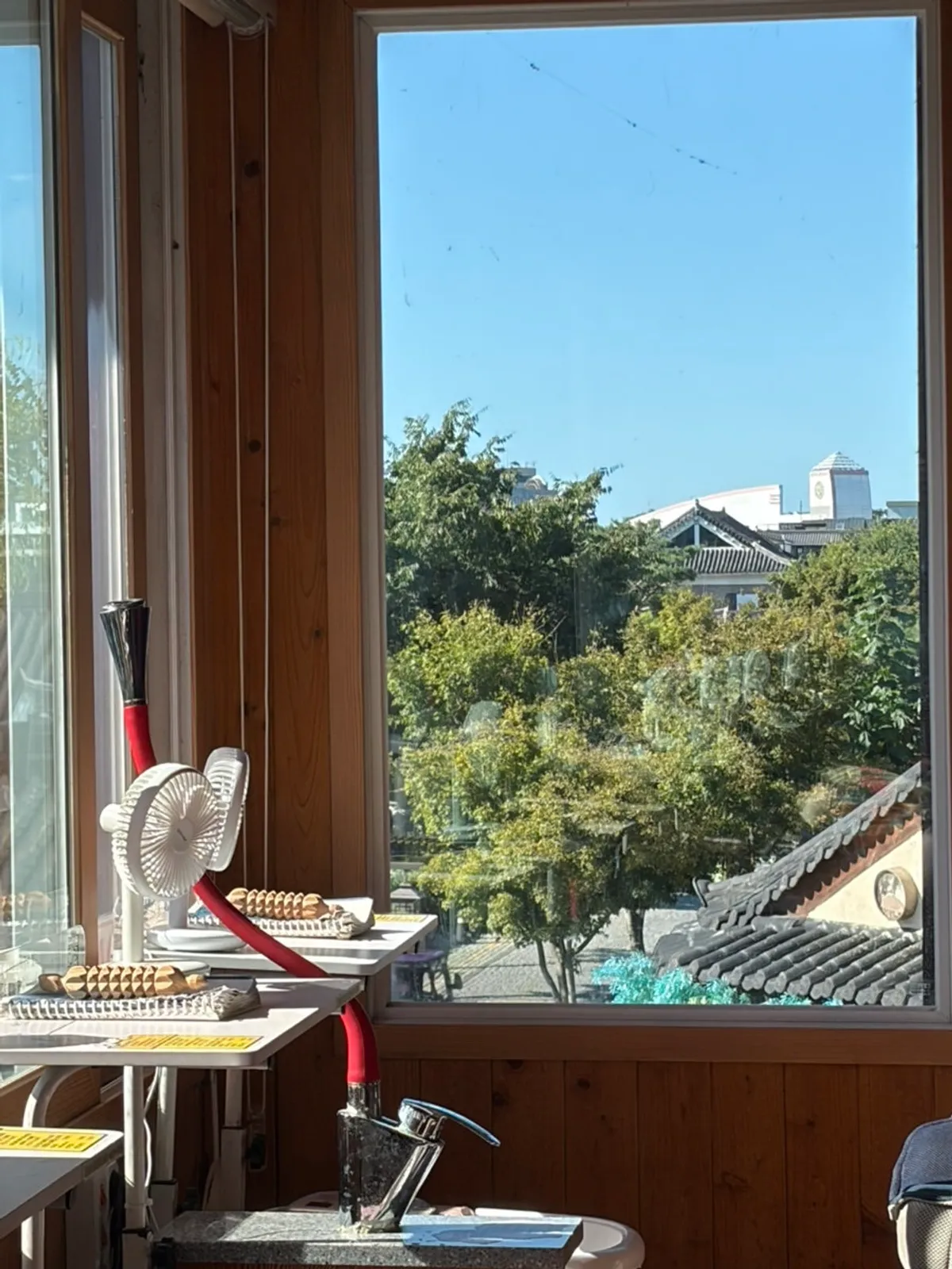 Return visit to a foot bath café in Jeonju Hanok Village: the Mimi seat and rose salt at Anma Jogyok Cafe Jeonmang