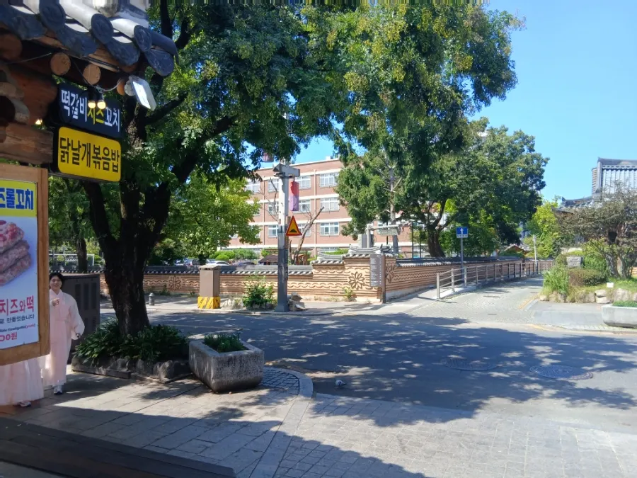 The area in front of Jeonju Jungang Elementary School