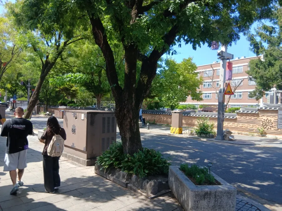 The main Gyeonggijeon street in Jeonju Hanok Village