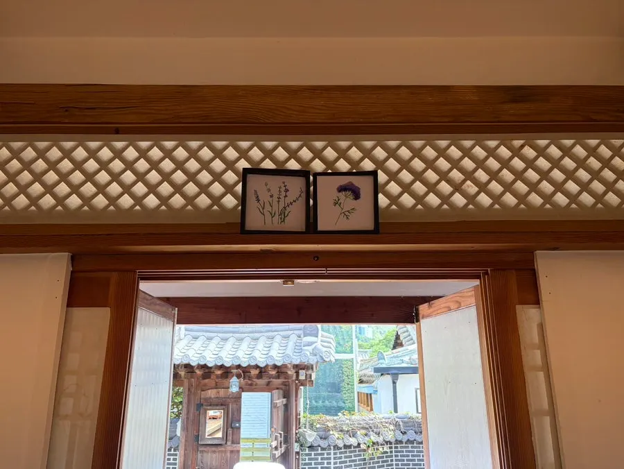 Haetsalgadeuk courtyard and room door