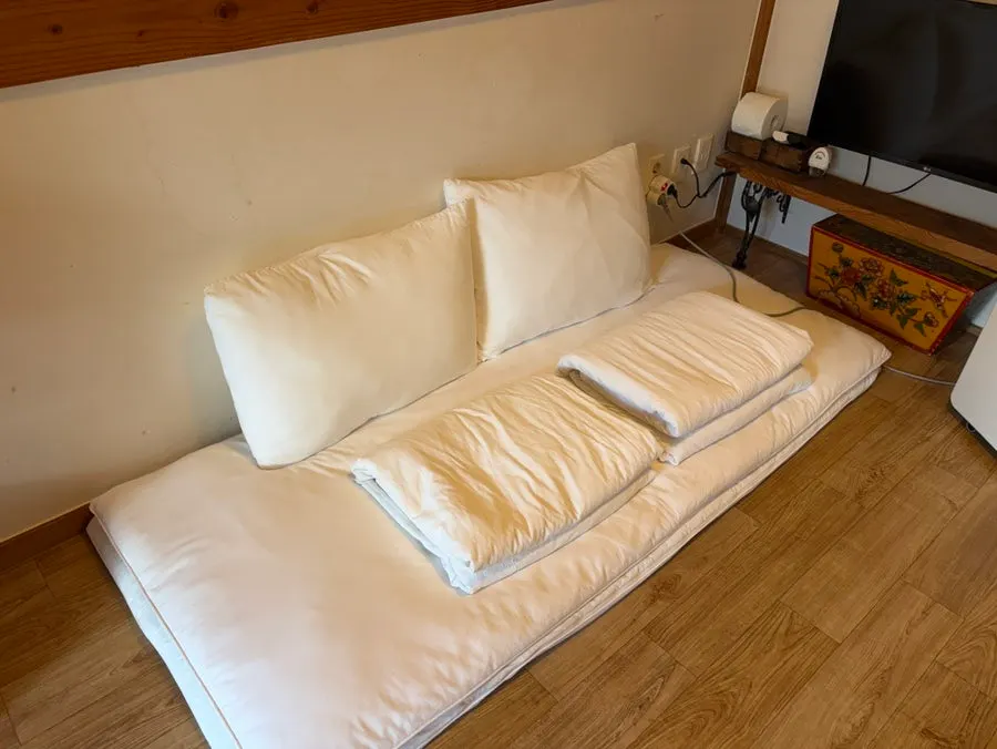 Air conditioner and air purifier in the room