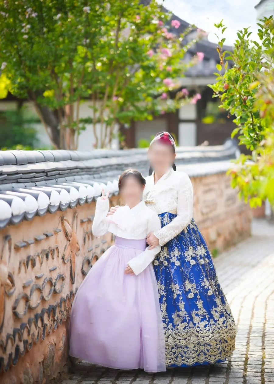 Display of hanbok accessories including hairpieces and bags