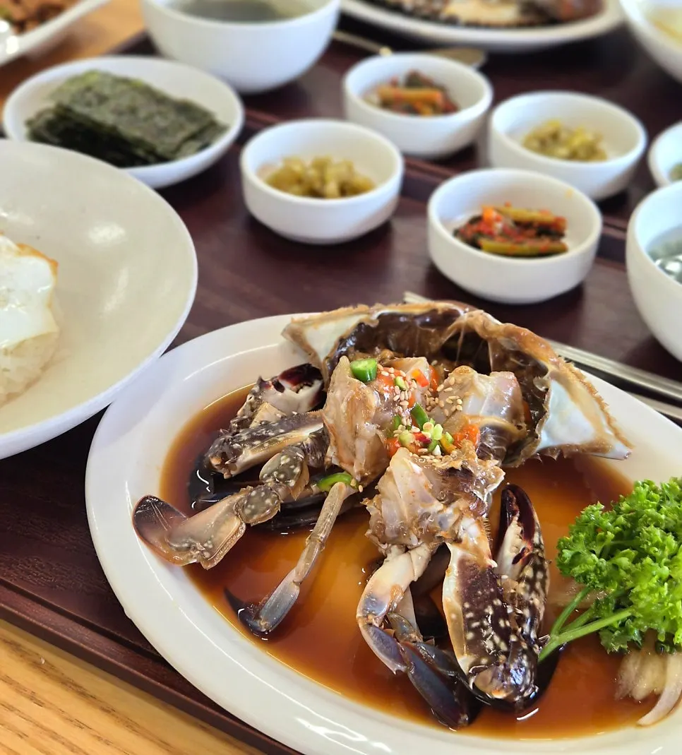 양파와 함께 나온 간장 숙성 연어장