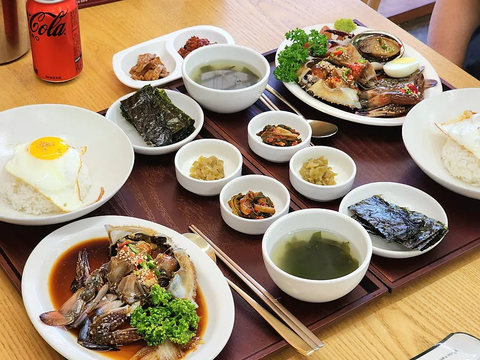 Soy mixed seafood set and soy crab set served together