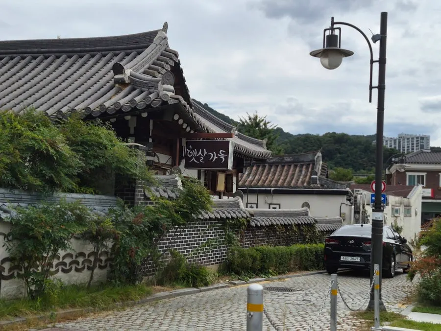 Introductory image of Haetsalgadeuk, a heartfelt stay in Jeonju Hanok Village