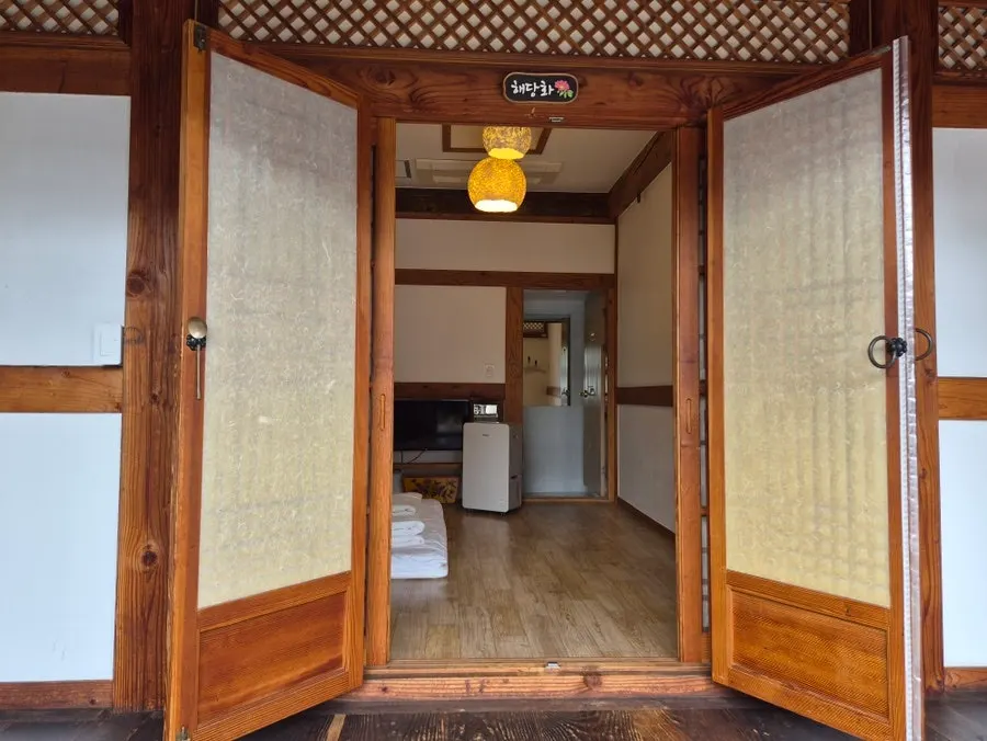 Cozy interior of the Gukhwa room