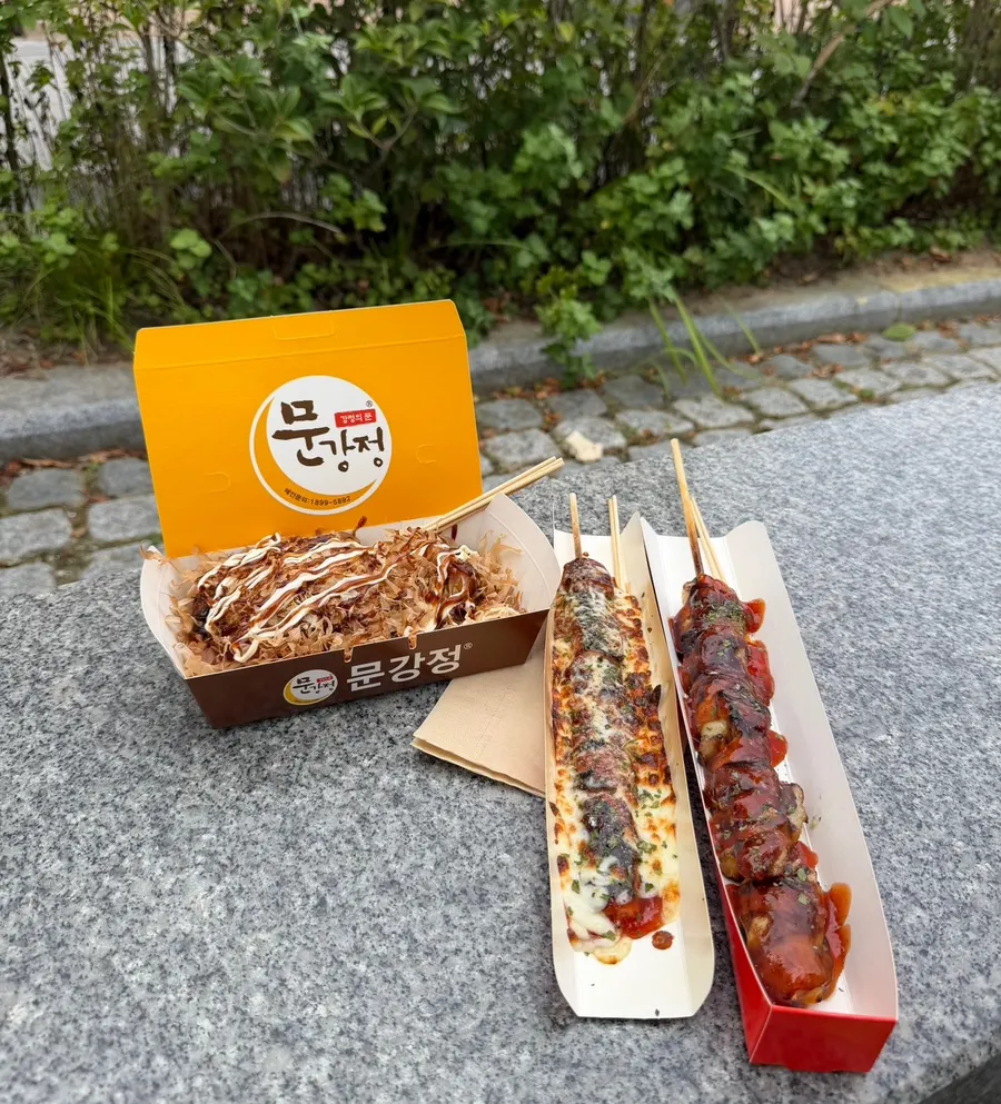 은행나무 맞은편 벤치 간식