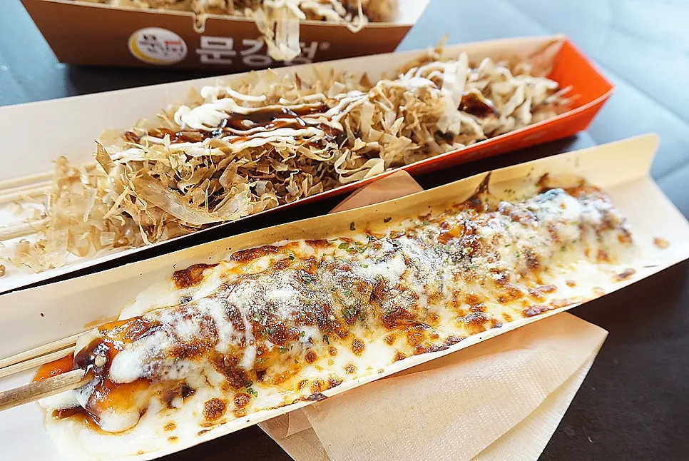Cheese chicken skewer topped with mozzarella cheese