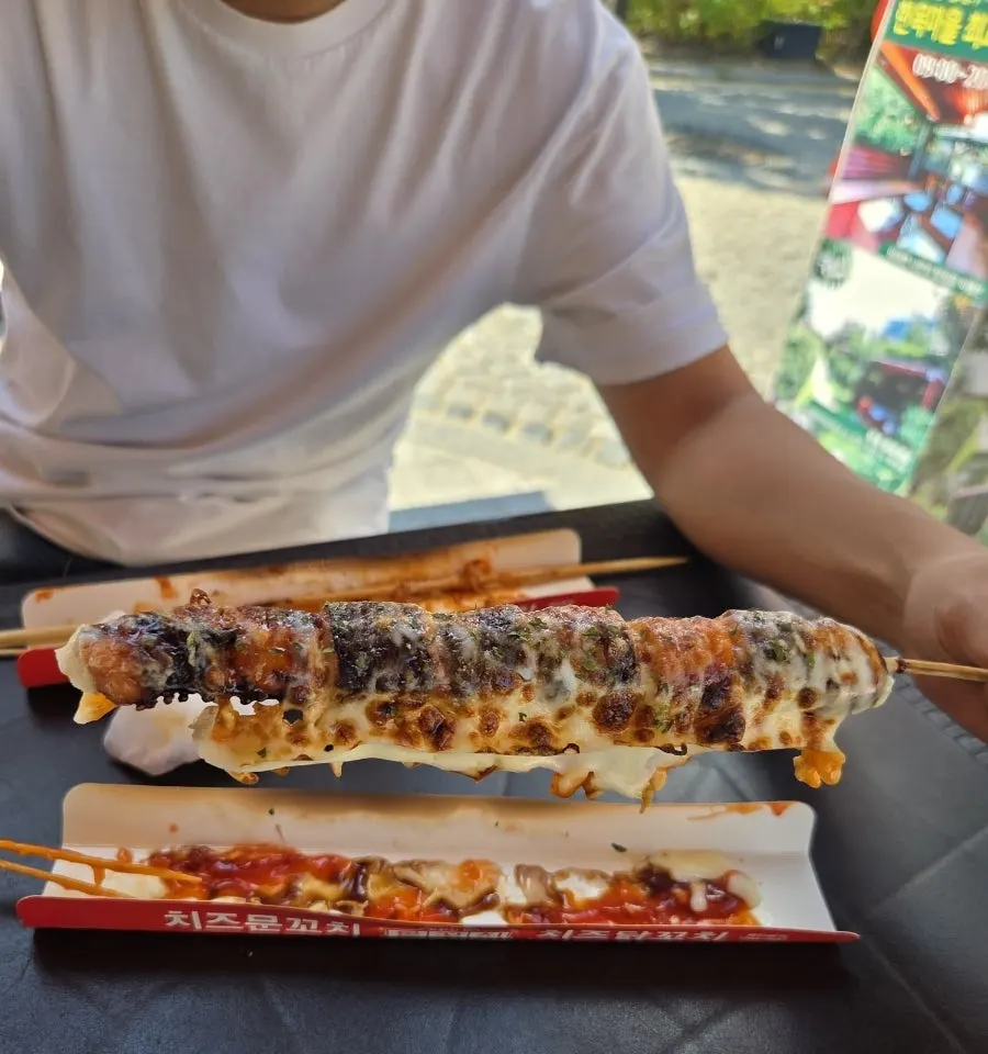 바로 나온 꼬치 두 종류