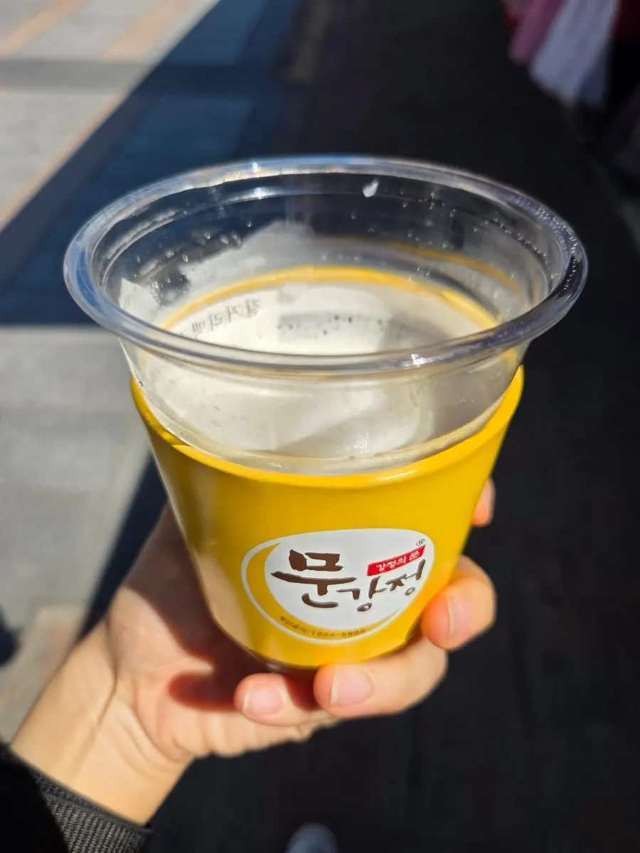 슬러시가 올라간 슬러시맥주 한 잔