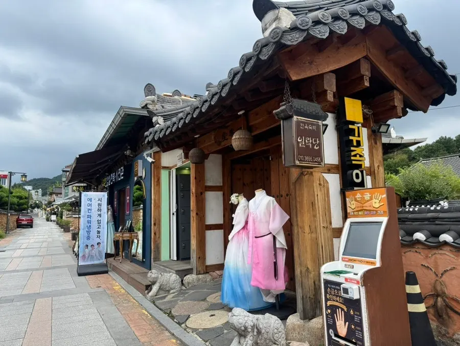귀족의상실 전주한옥마을점 매장 모습
