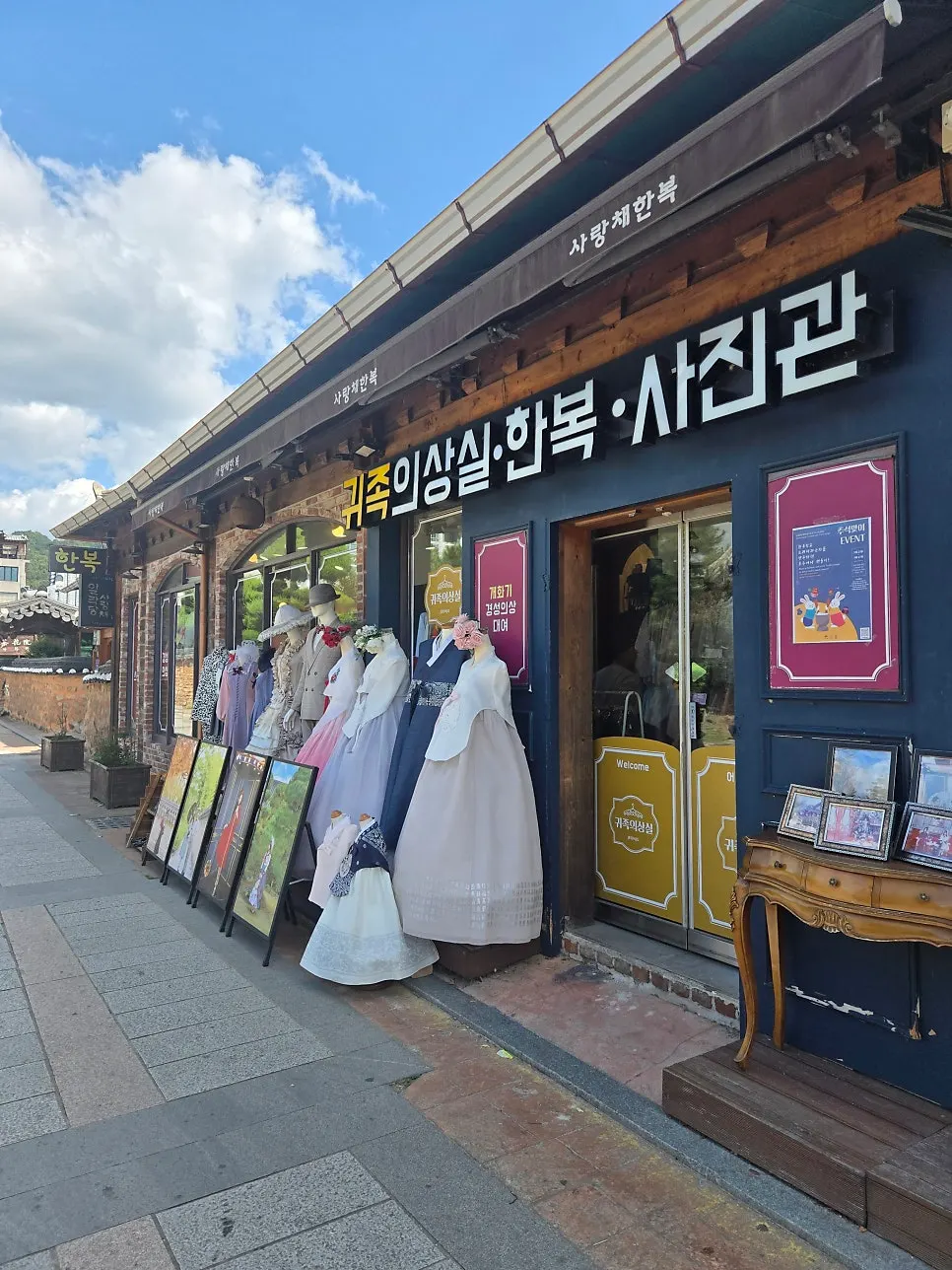 Hanbok and Gaehwagi-era costumes displayed outside Gwijok Uisangsil