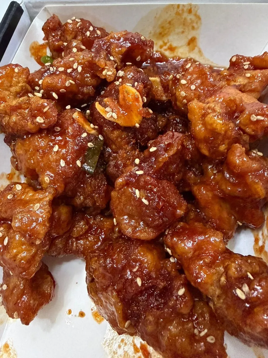 Spicy dakgangjeong topped with cheongyang chili peppers and garlic
