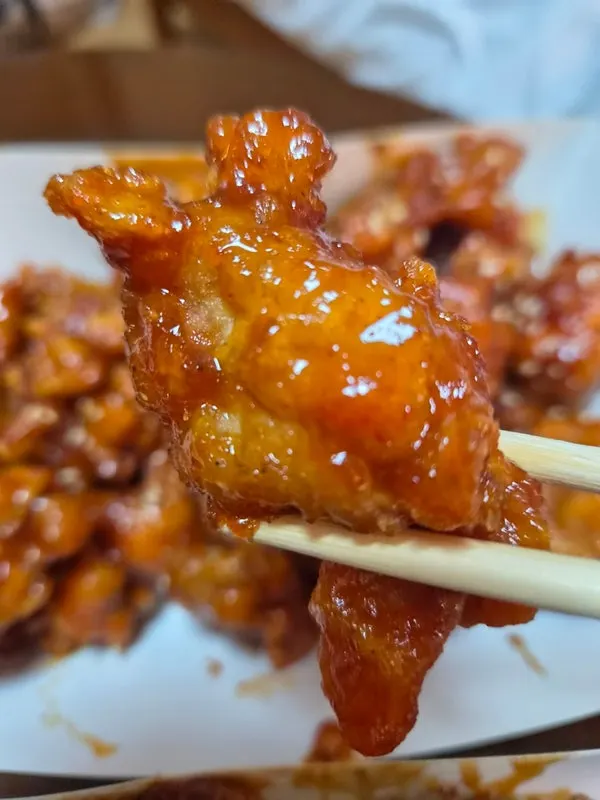 Mild-flavored dakgangjeong eaten at the accommodation