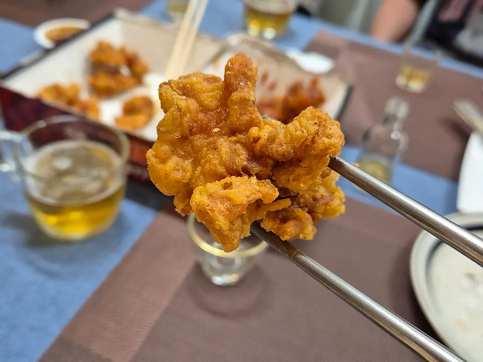 치킨 두 마리 분량 같은 닭강정 대자 클로즈업