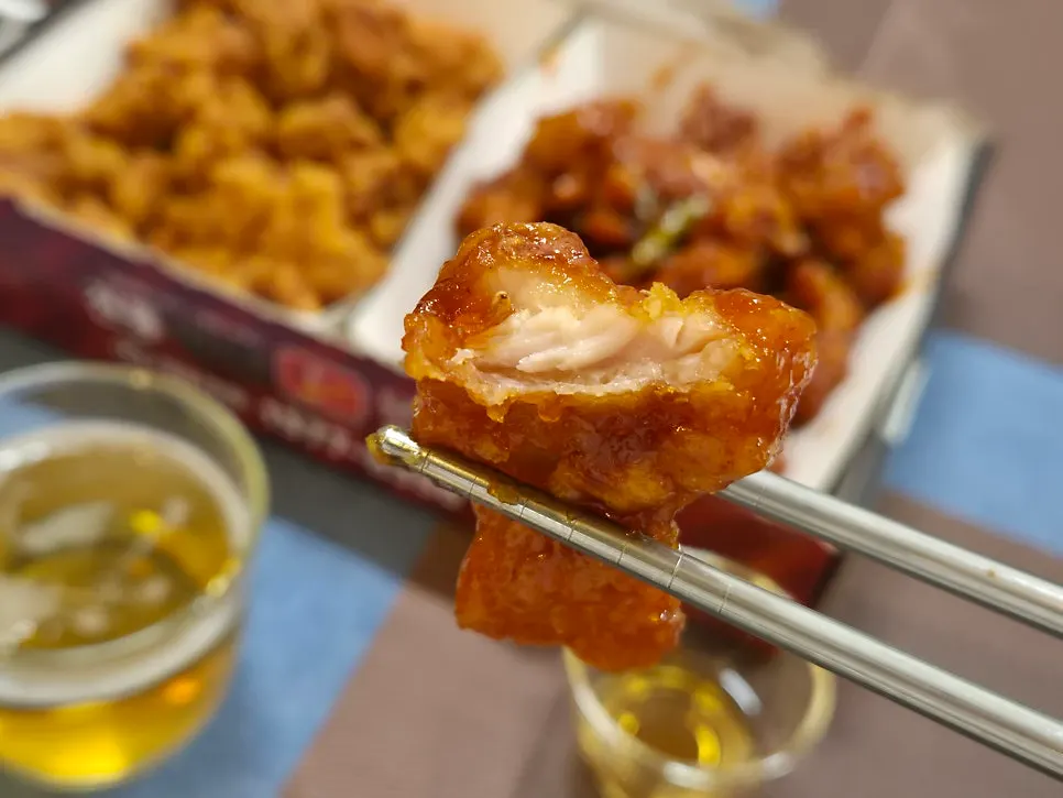 야식으로 먹는 만년닭강정 반반 접시