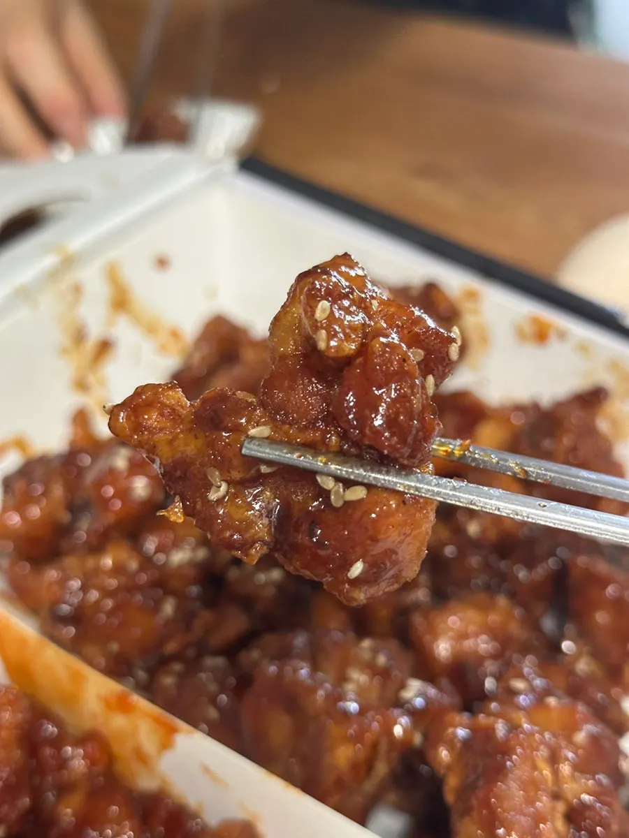 단짠 조합의 간장맛 닭강정