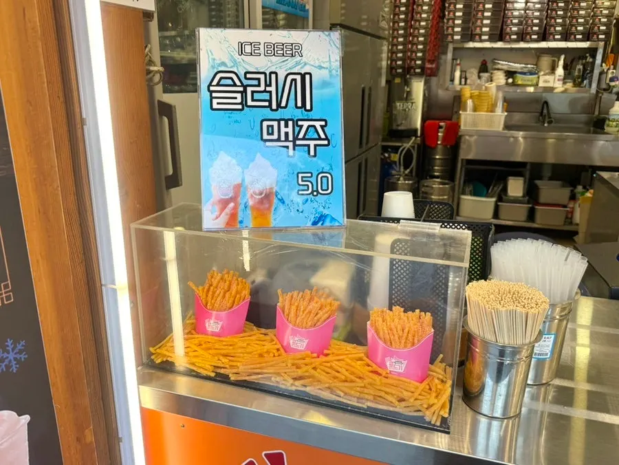 Side menu signage at Mannyeon Dakgangjeong