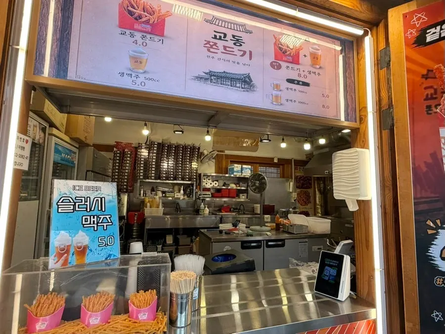 Kitchen where the dakgangjeong is cooked at Mannyeon