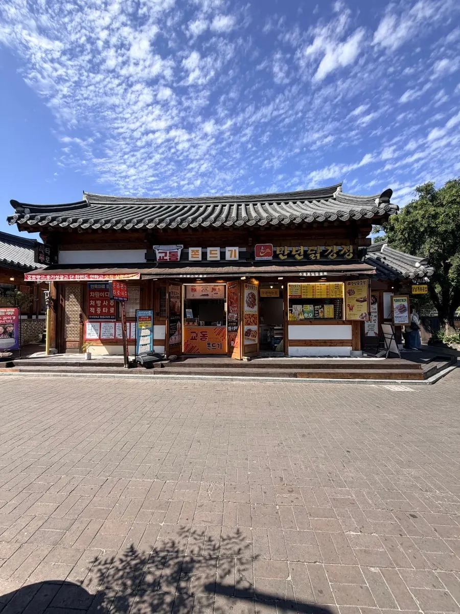 Large size dakgangjeong packed to go from the Taejo-ro Hanok Village store