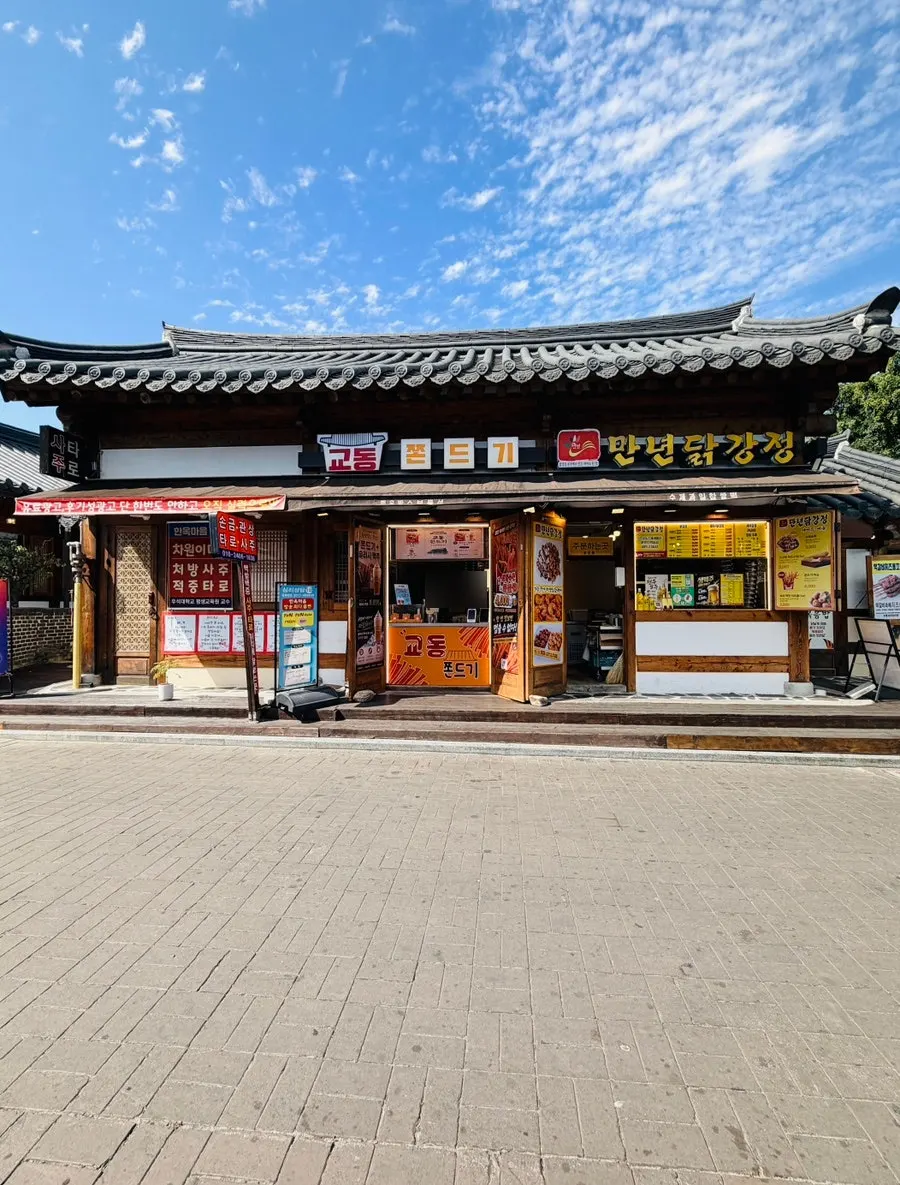 Location of Mannyeon Dakgangjeong Hanok Village Direct Store