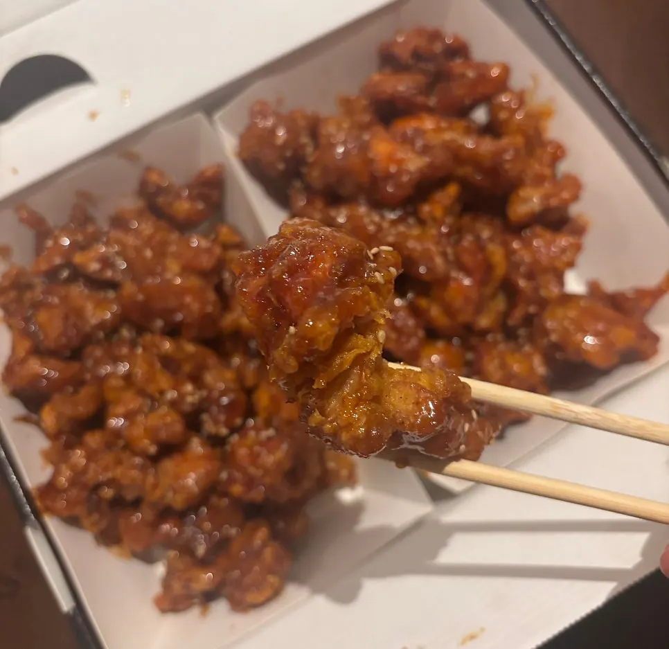 숙소에서 맥주와 함께 먹은 닭강정