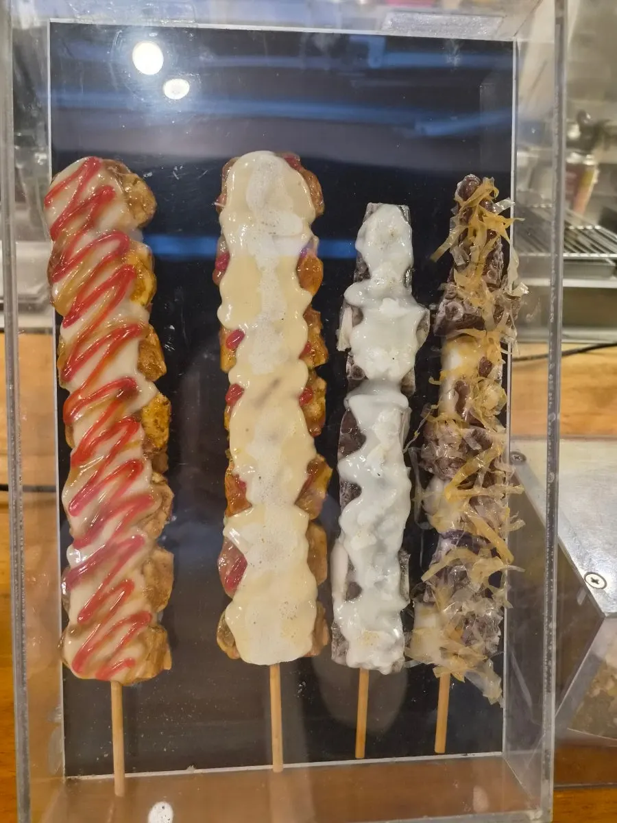 닭꼬치와 문꼬치 맛 종류가 적힌 메뉴판