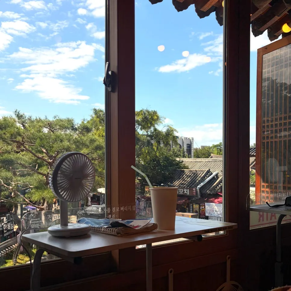 Walking around and exploring Jeonju Hanok Village