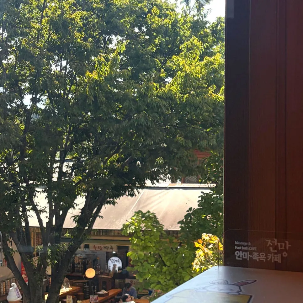 Taking a short break during a trip to Jeonju