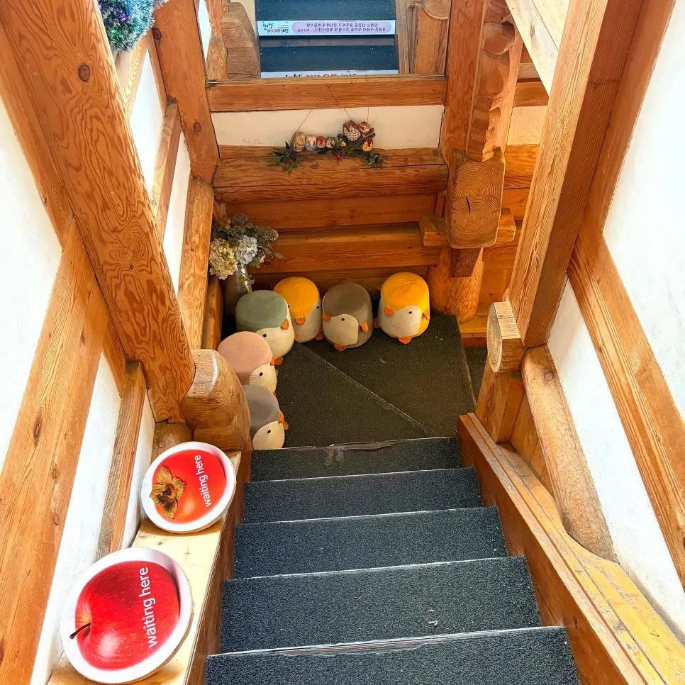 A café where you can enjoy a foot bath, massage, and drink together