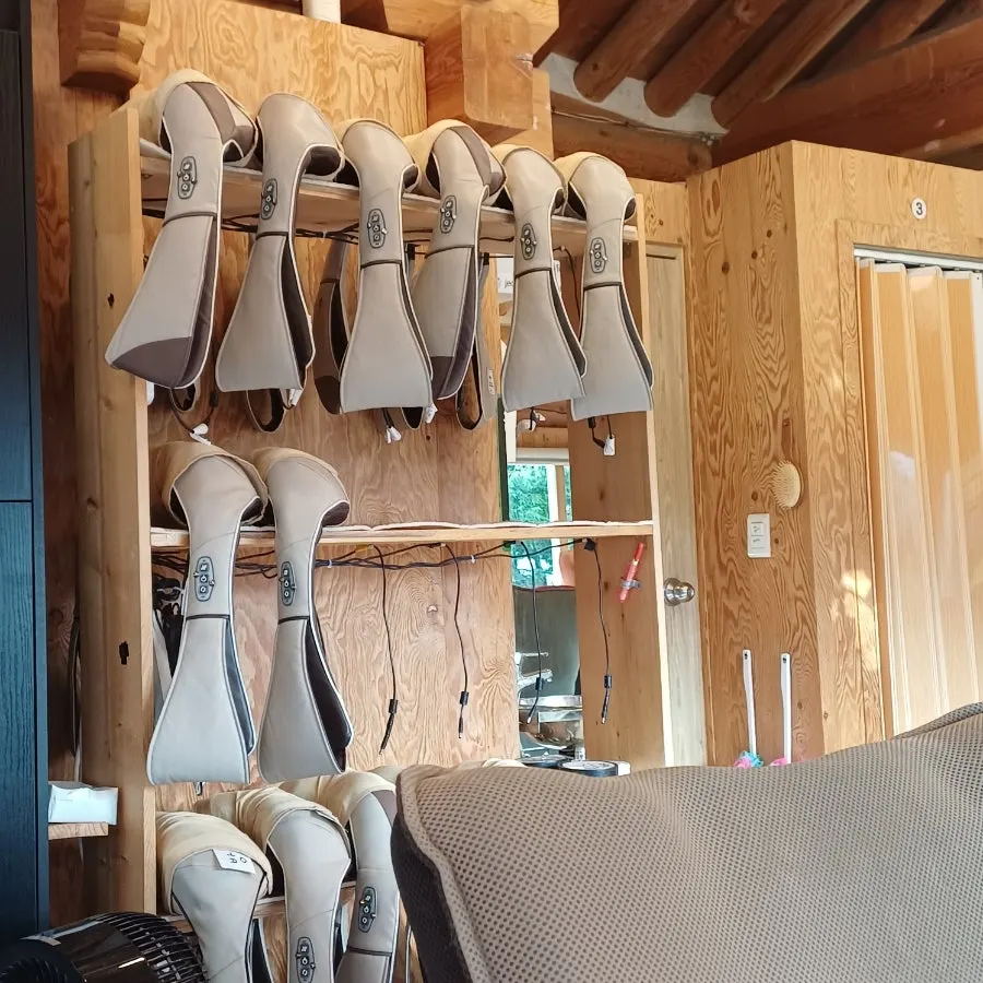 Shoulder massager photo, taken in place of the shoe cabinet