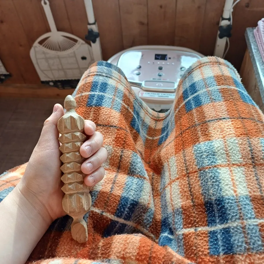 Seat with a knee blanket and hand massage stick