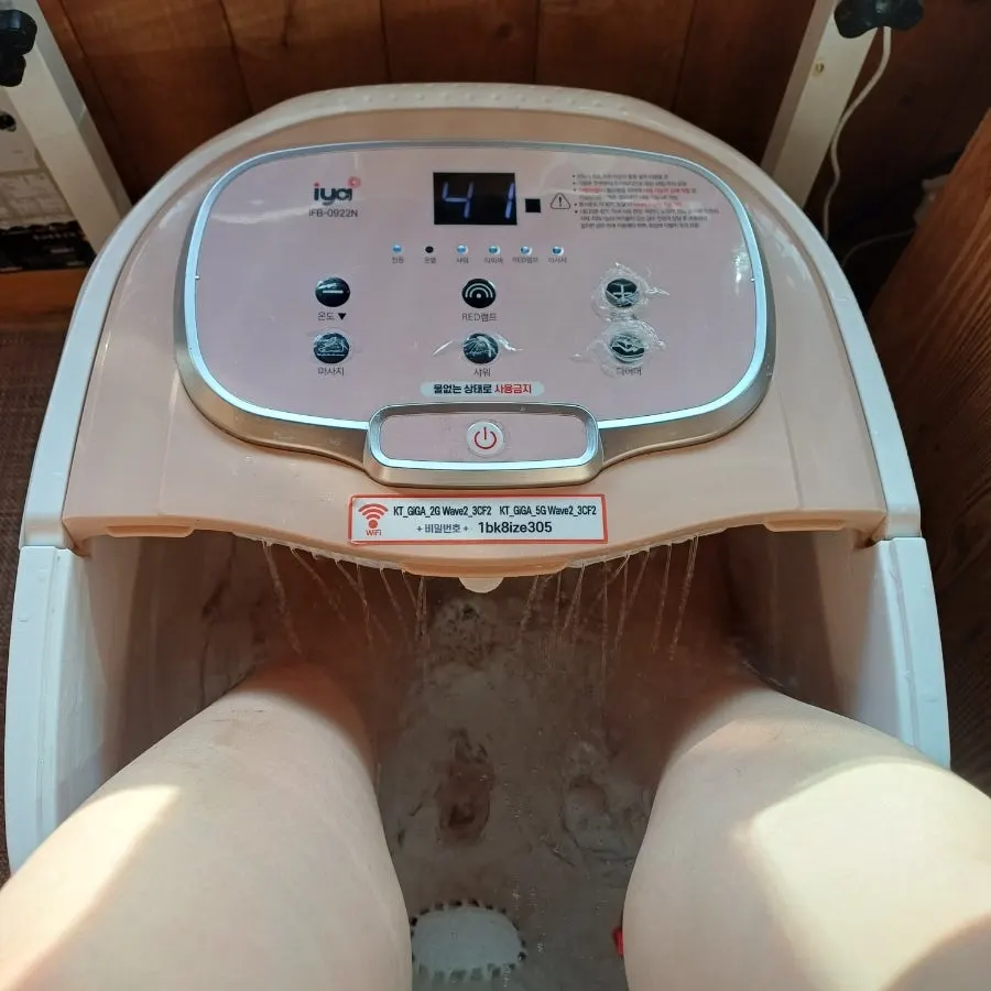 Rose-scented foot bath salt and the foot bath machine