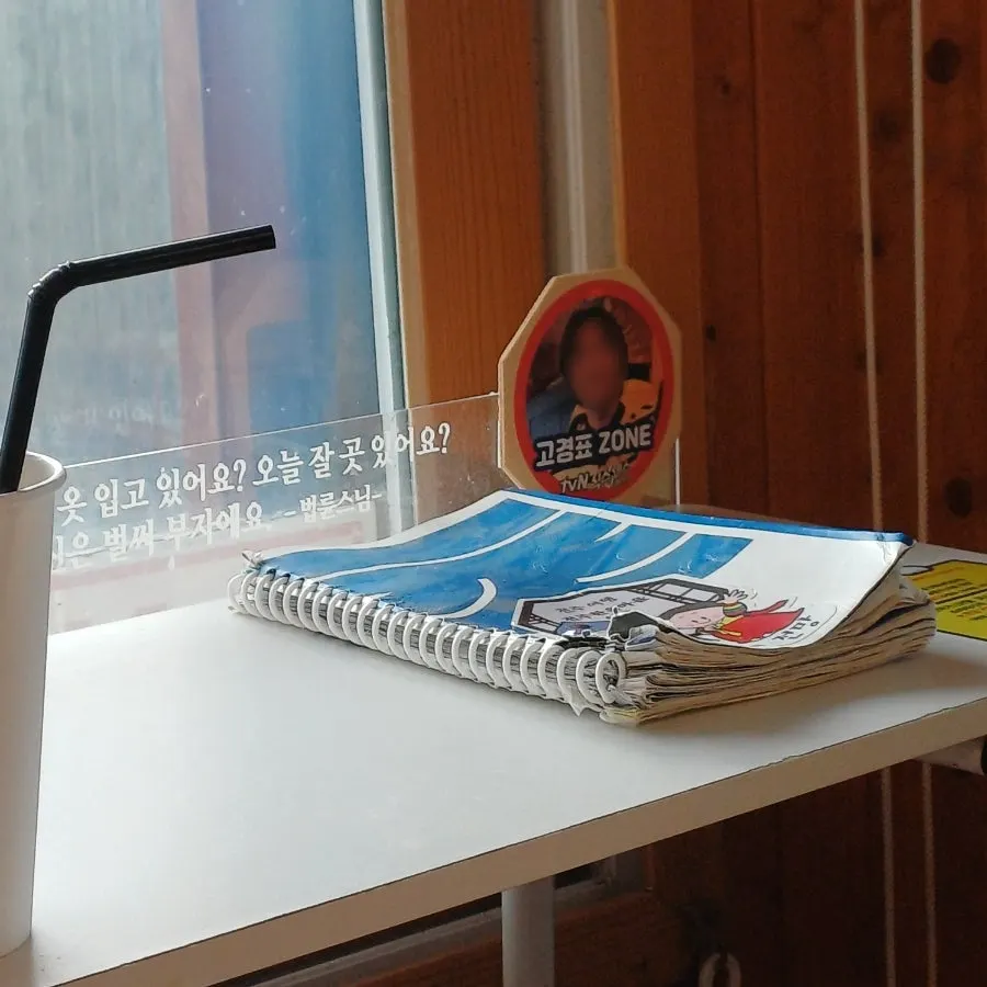 Guestbook placed in the café
