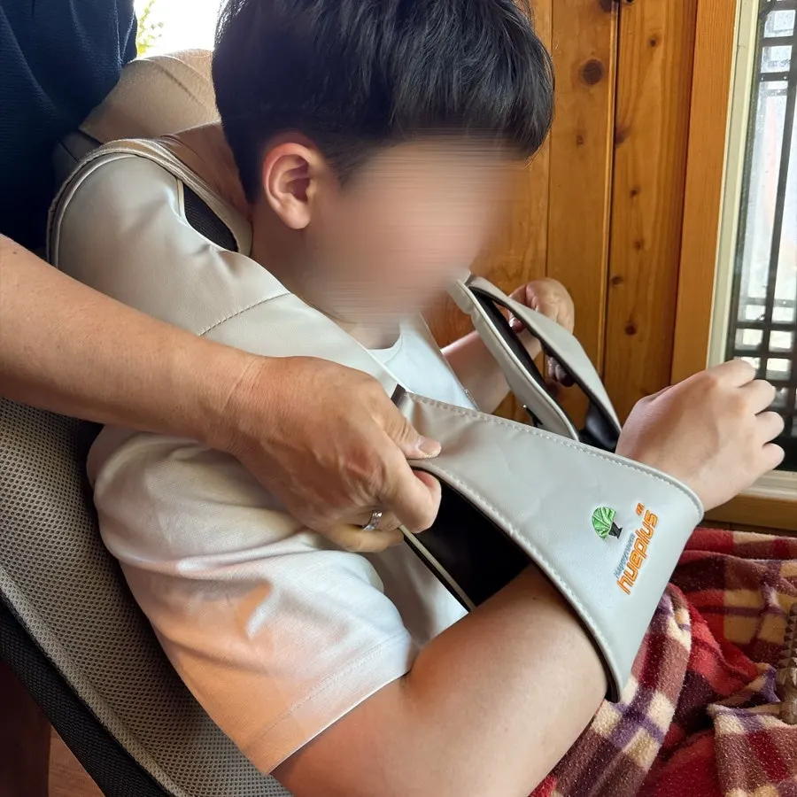 족욕과 함께 올려주는 어깨 마사지기