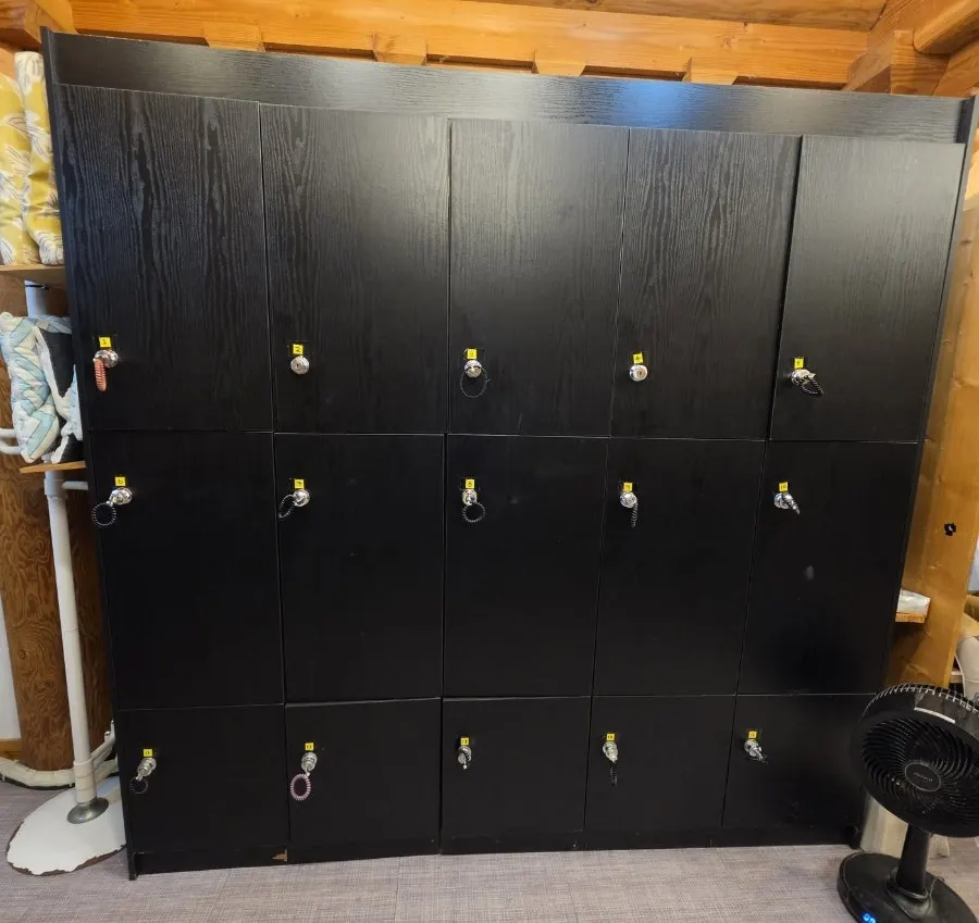 Entrance shoe rack, slippers, and belongings lockers