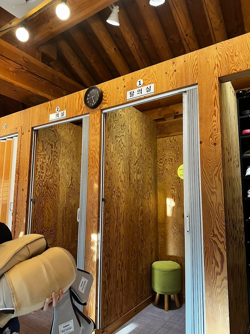 Lockers for bags and the changing room area