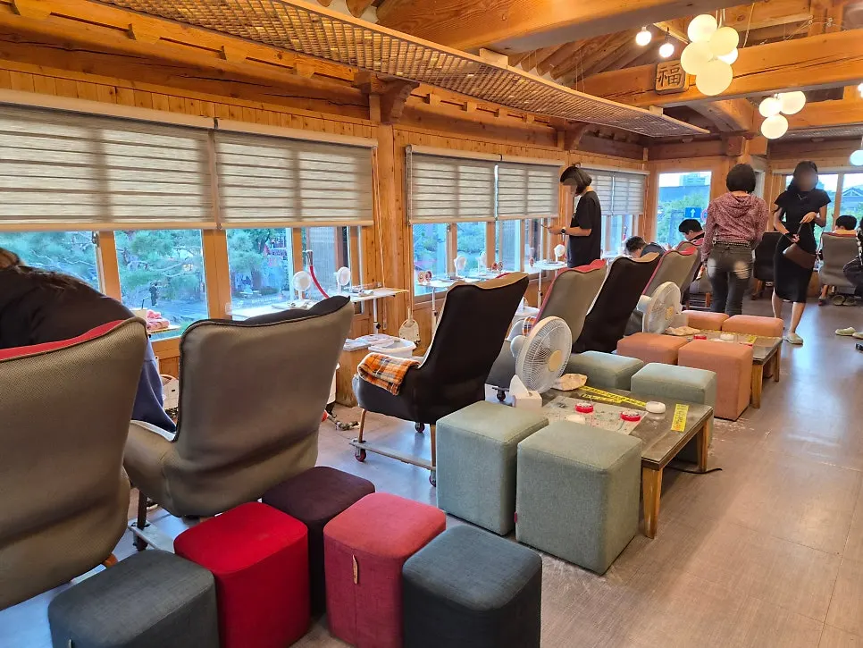 Spacious interior with foot bath seats lined along the window
