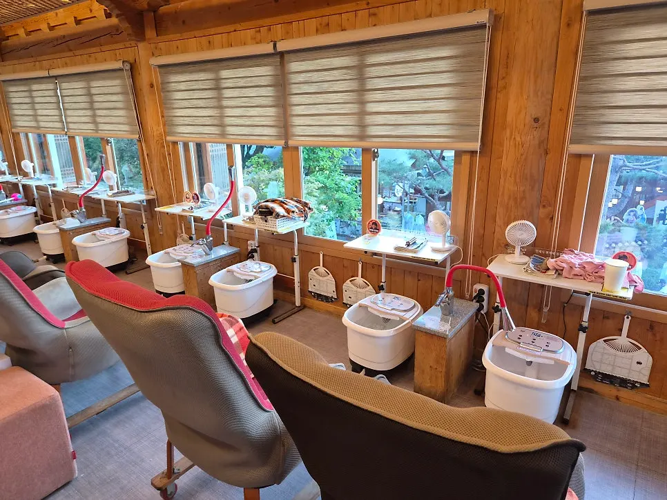 Foot bath café interior with generous spacing between seats