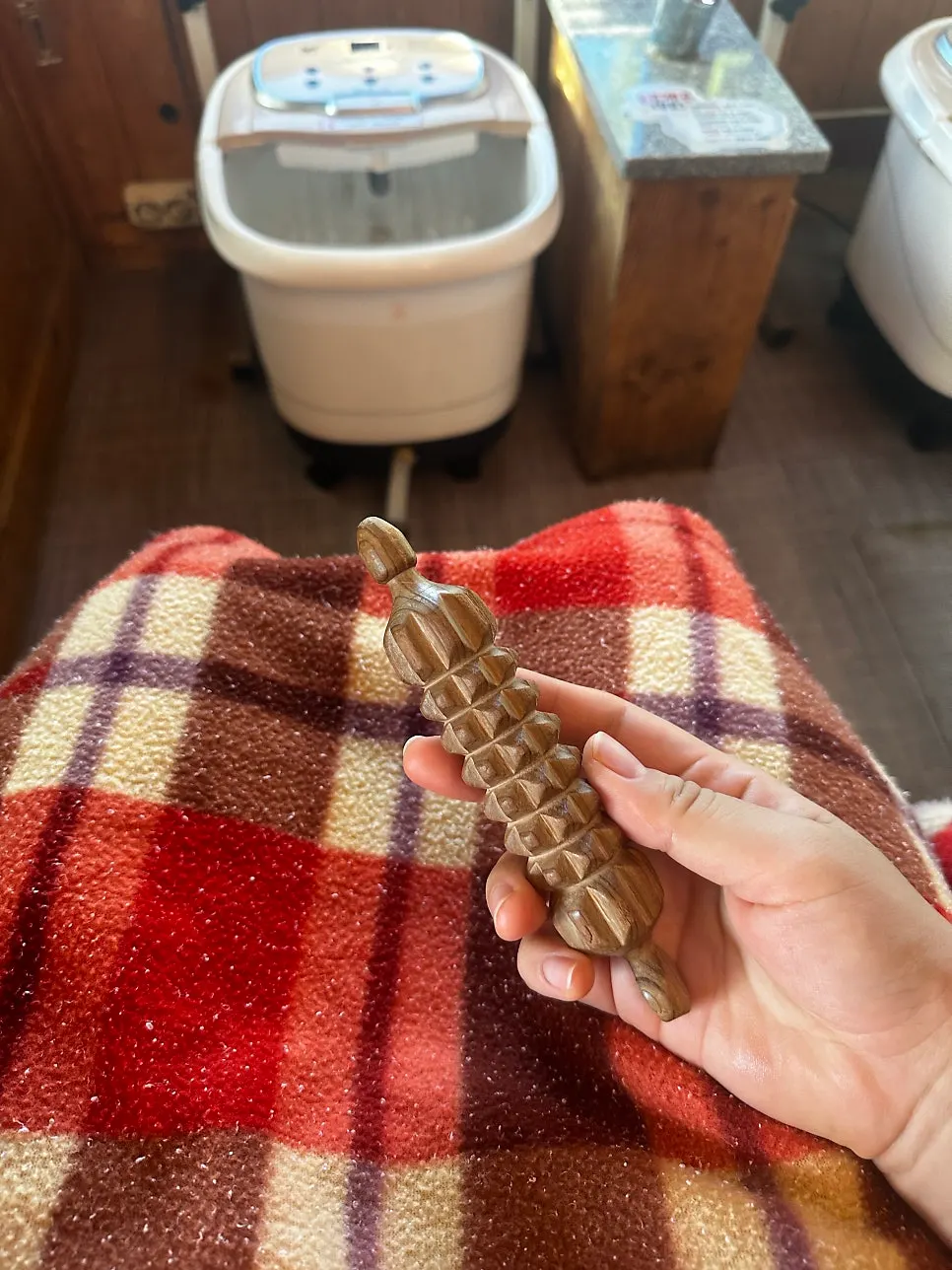 Hand massager and shoulder massager set up